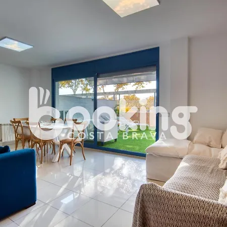 Apartamento Soleado - Amb Gran Terrassa Al Centre De Platja D'aro, Amb Parking I Piscina Comunitaria *