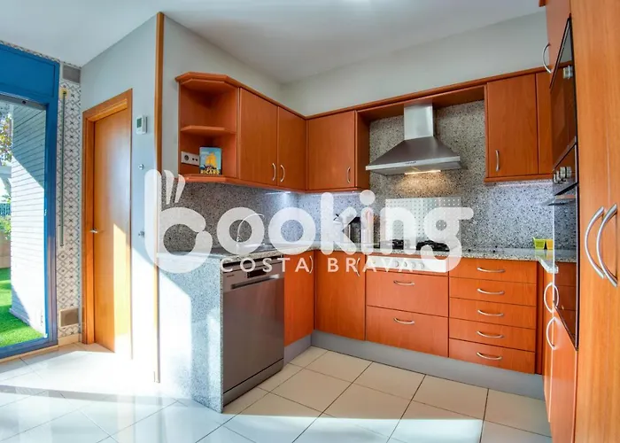 Soleado - Amb Gran Terrassa Al Centre De Platja D'aro, Amb Parking I Piscina Comunitaria